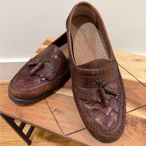 Earth Shoe Brown Leather Woven Loafers with Tassles, Dale II